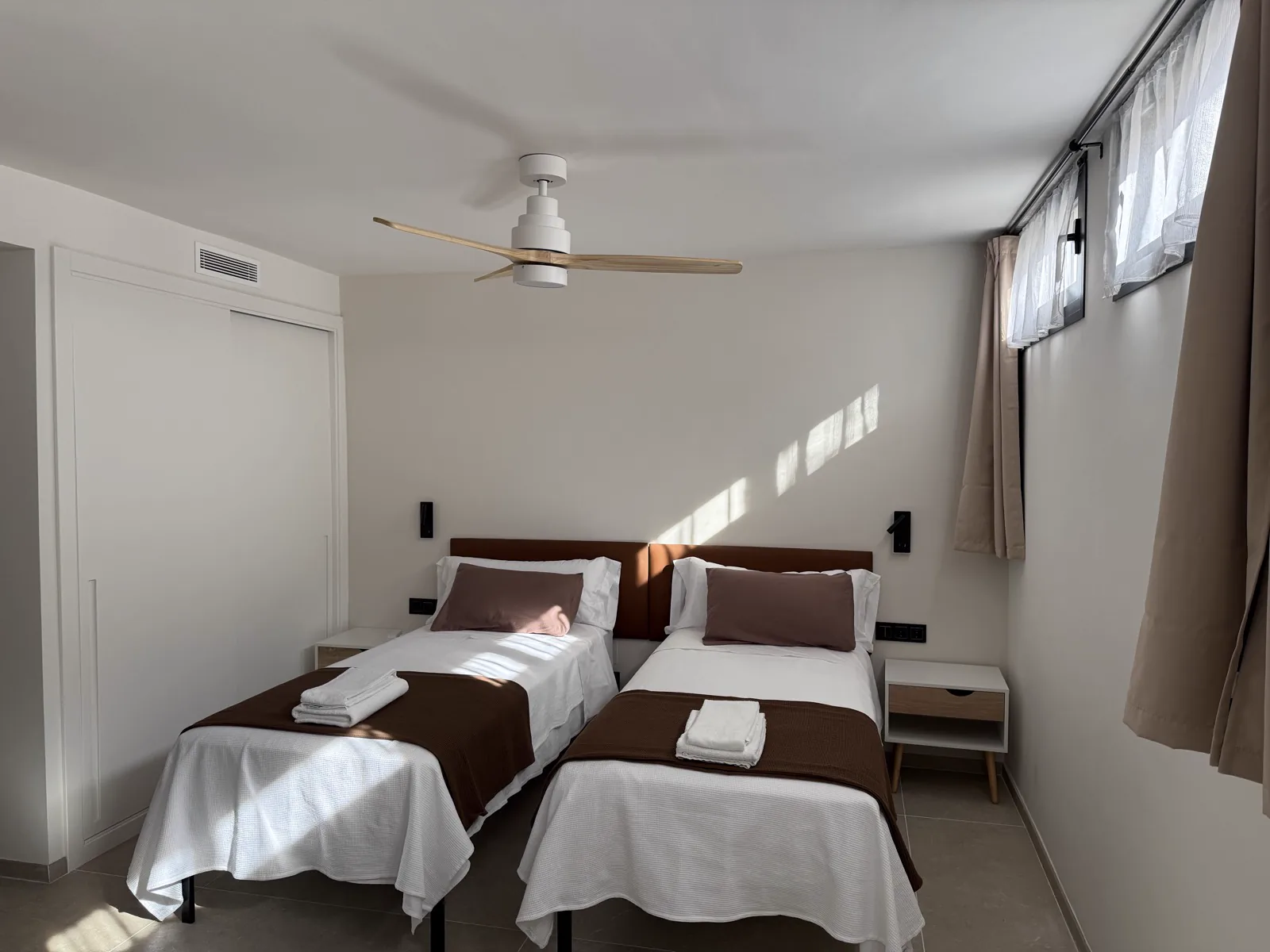 Granada bedroom, alternate view